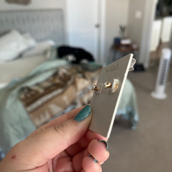 14k yellow gold opal stud earrings - Picture 6 of 6